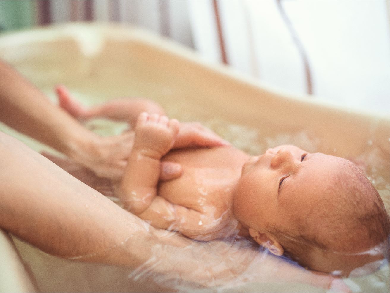 BEBEKLERDE İLK BANYO NASIL OLMALIDIR?